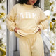 Pink croppet sweatshirt med tekstprint og rund hals