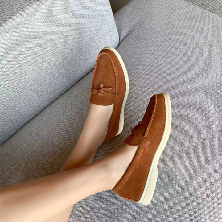 Dame loafers med rund tå, vristrem og flad lys sål