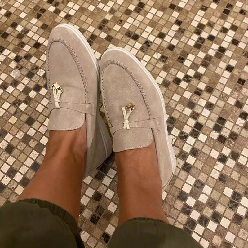 Dame loafers med rund tå, vristrem og flad lys sål