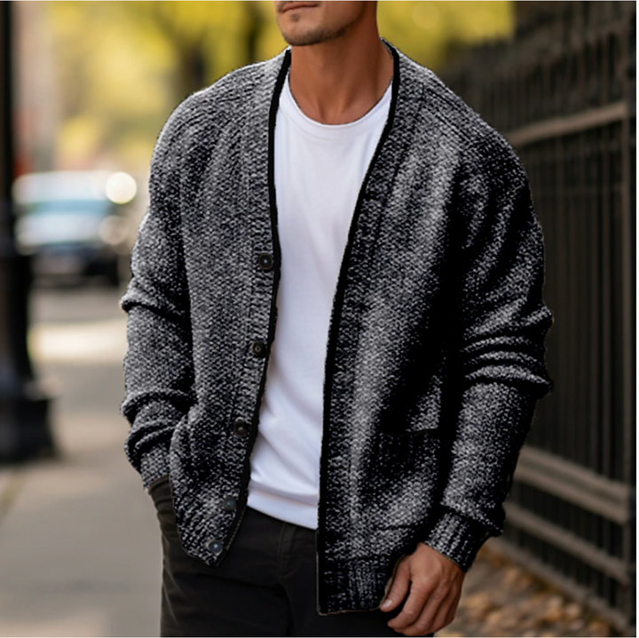 Herrecardigan med rund hals, knapper, kontrastkant og forlommer