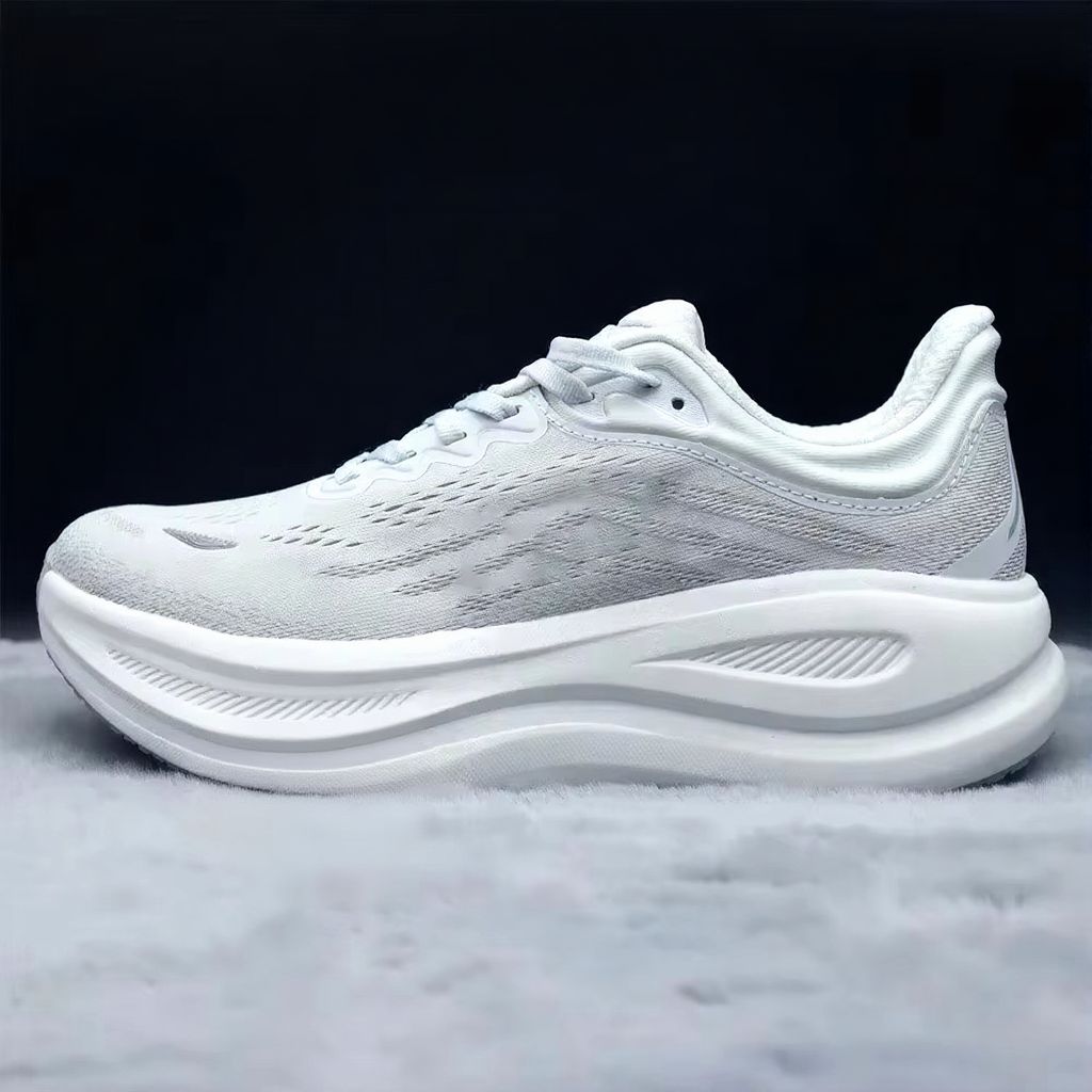 Sneakers i strikket mesh med snøring og høj profileret mellemsål