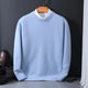 Ensfarvet herrepullover med rund hals, lange ærmer og ribkanter