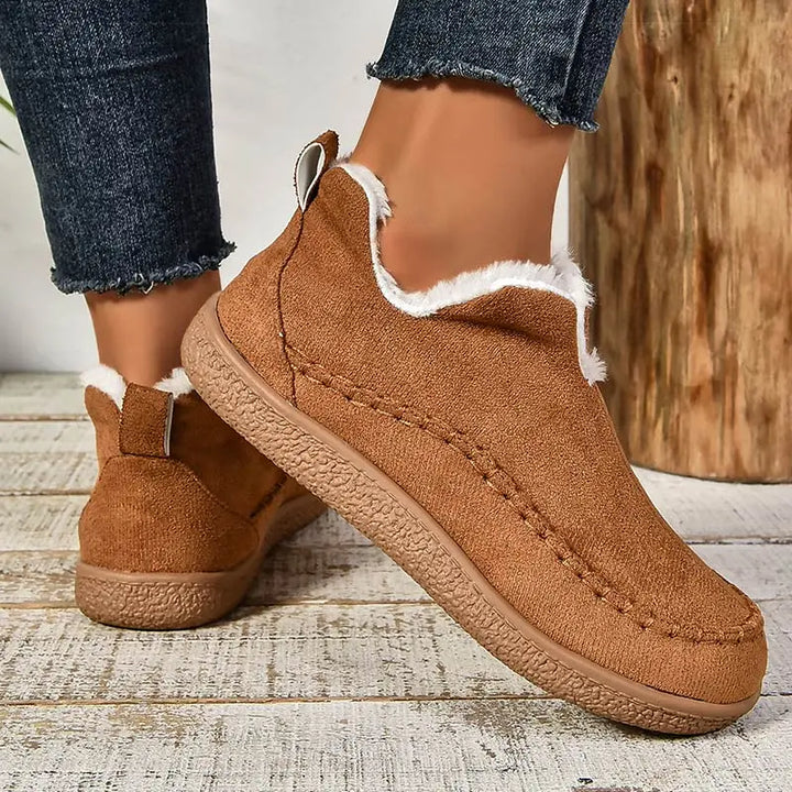Dame loafers med pelskant, rund tå og flad struktureret sål