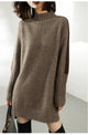Dame strikkjole med rullekrave, lange ærmer og ribkanter