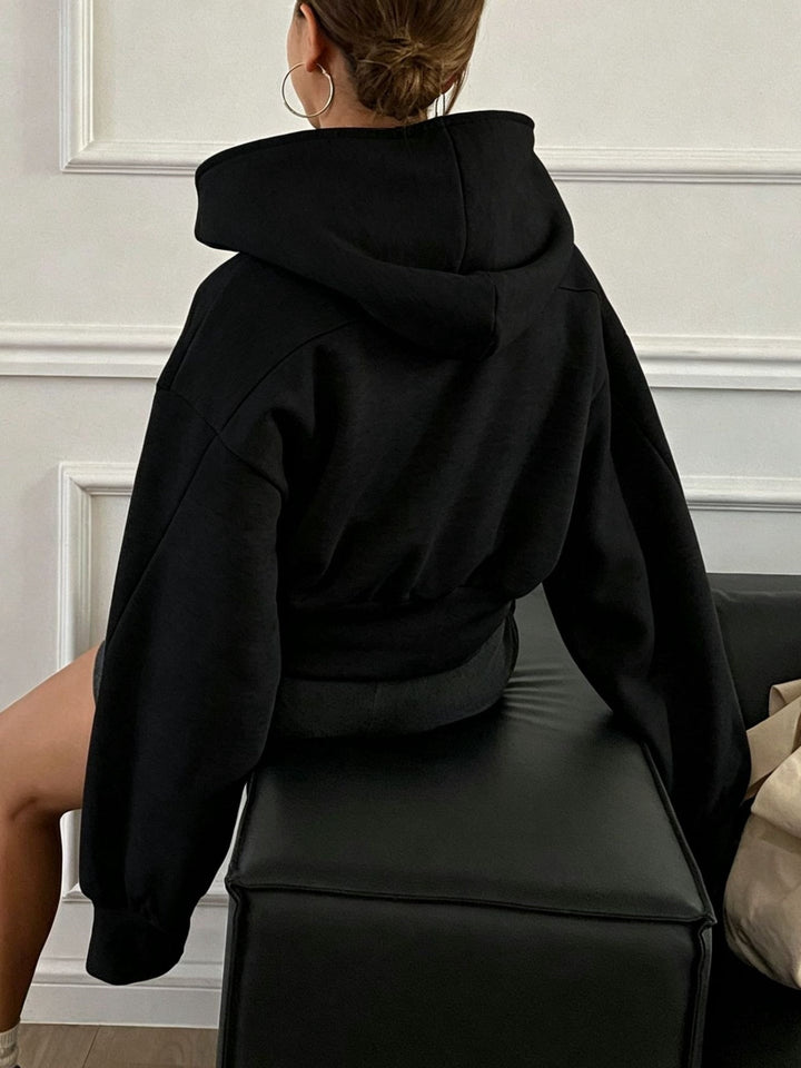 Damehættetrøje med hætte, lynlås, lange ærmer og kort oversized pasform