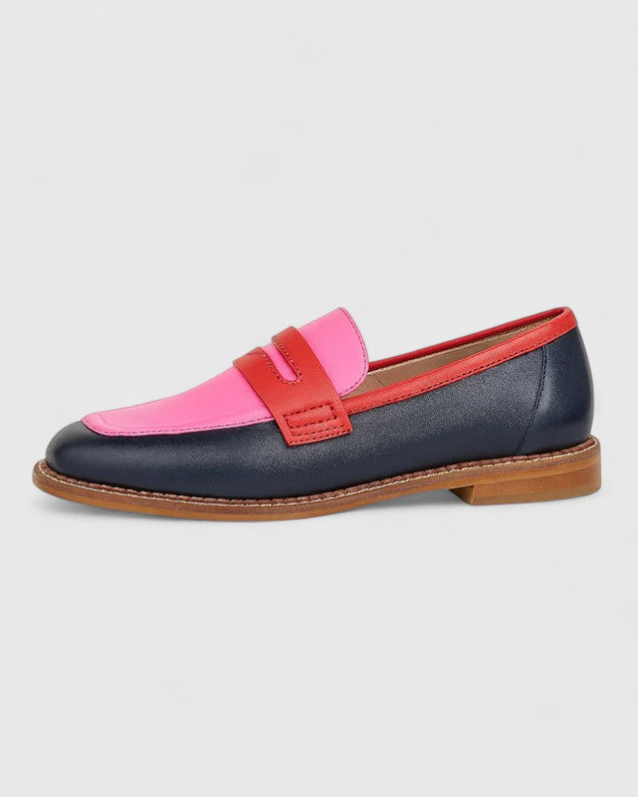 Flerfarvede dame loafers med rund tå, rem over vristen og flad brun sål