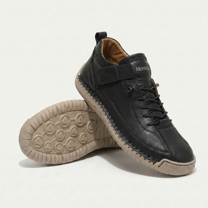 Sneakers med snørebånd, høj krave og kraftig flad sål
