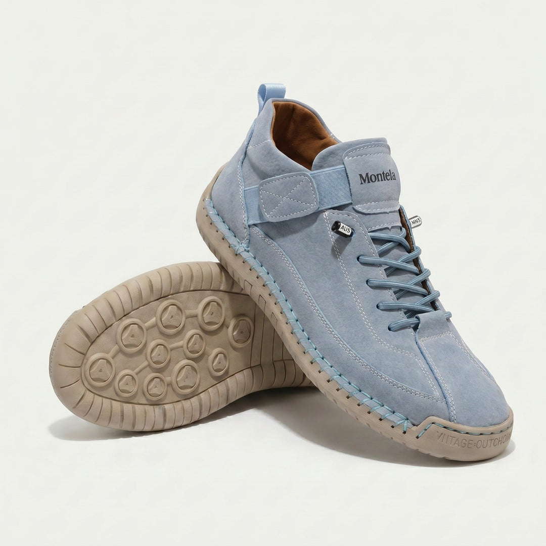 Sneakers med snørebånd, høj krave og kraftig flad sål