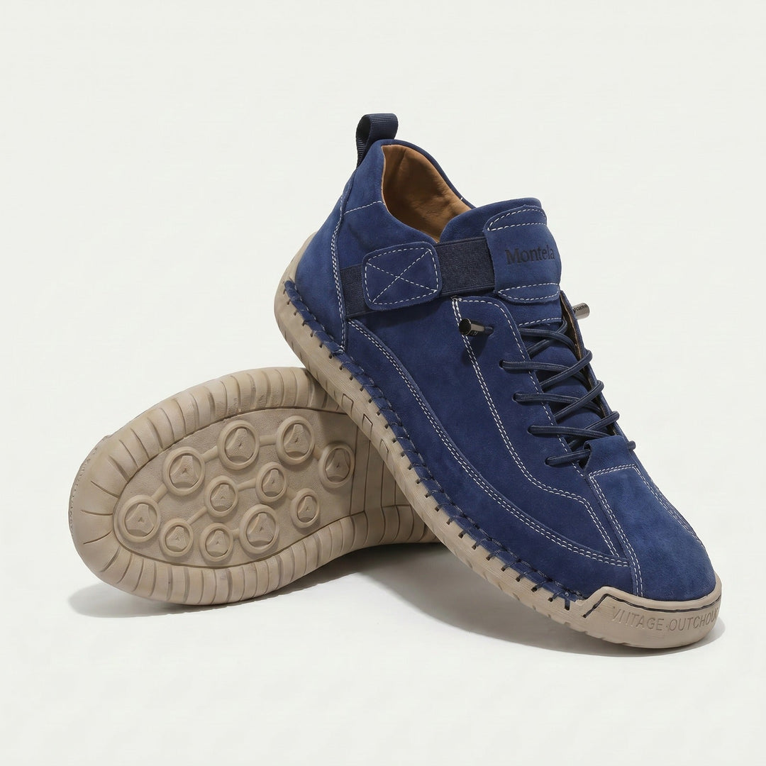 Sneakers med snørebånd, høj krave og kraftig flad sål