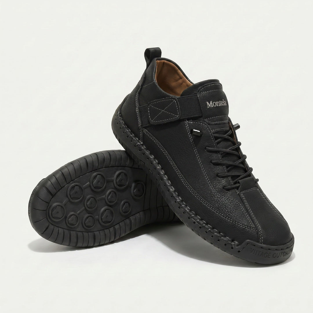 Sneakers med snørebånd, høj krave og kraftig flad sål