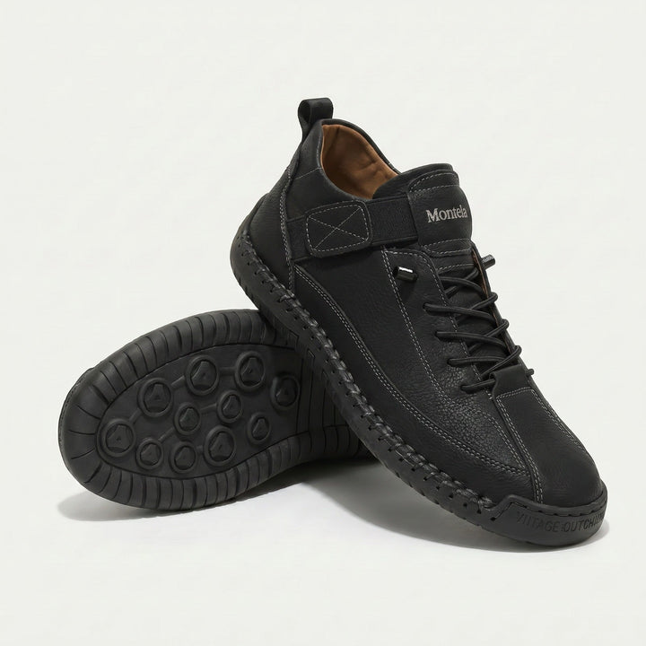 Sneakers med snørebånd, høj krave og kraftig flad sål