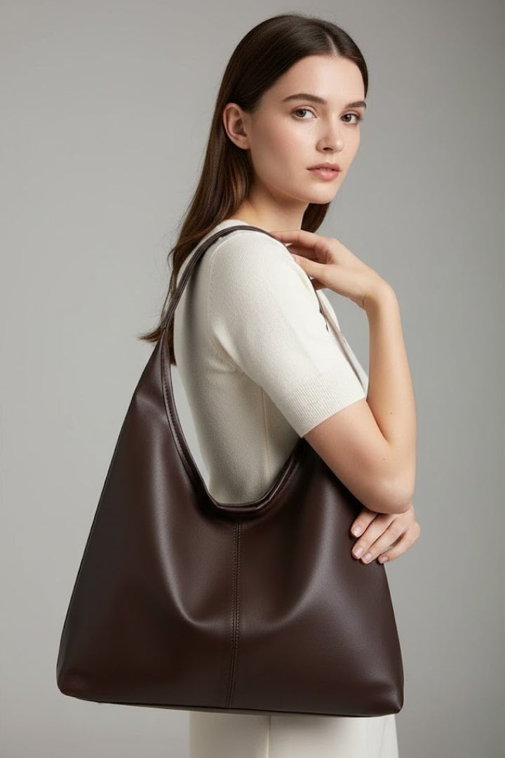 Rummelig dame shopper med lange skulderstropper og glat design