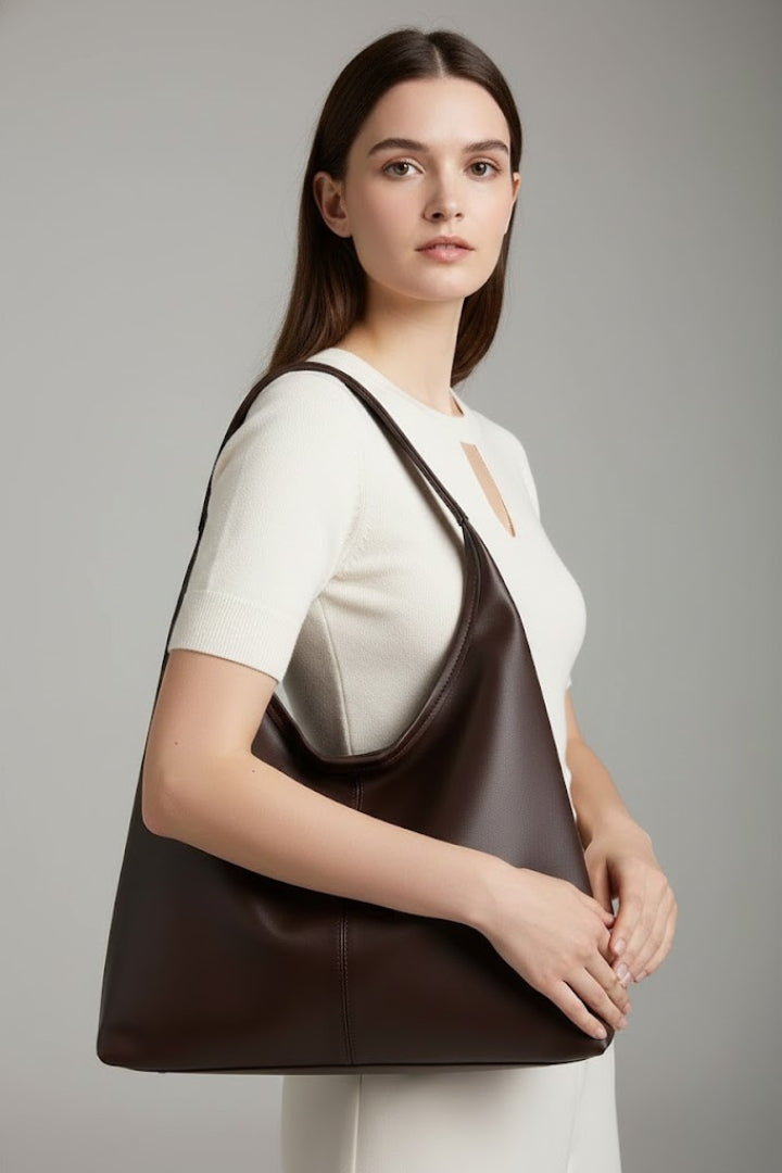 Rummelig dame shopper med lange skulderstropper og glat design