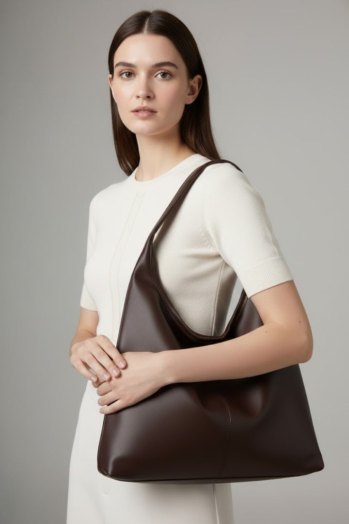 Rummelig dame shopper med lange skulderstropper og glat design