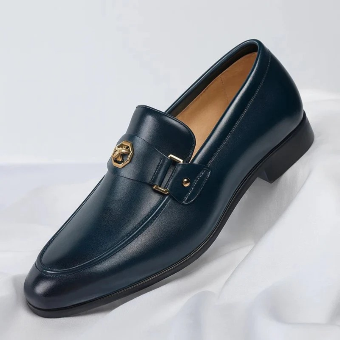 Herre loafers med rem, metalspænde, rund tå og lav hæl