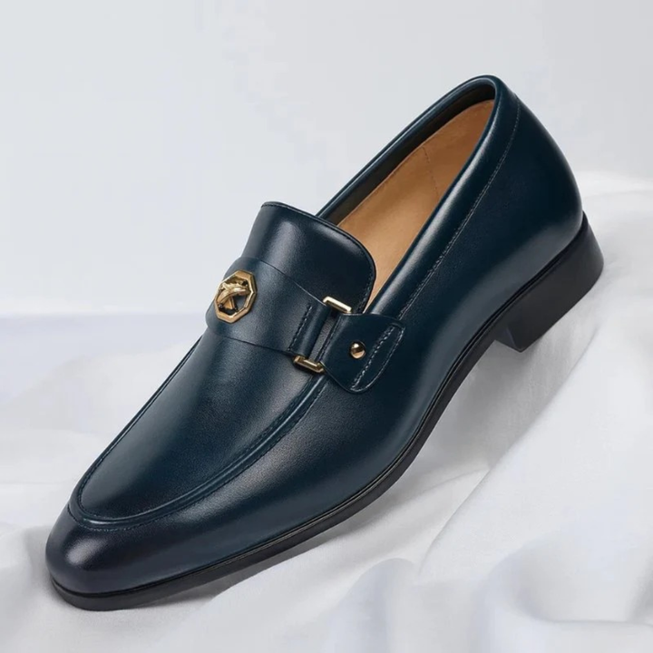 Herre loafers med rem, metalspænde, rund tå og lav hæl