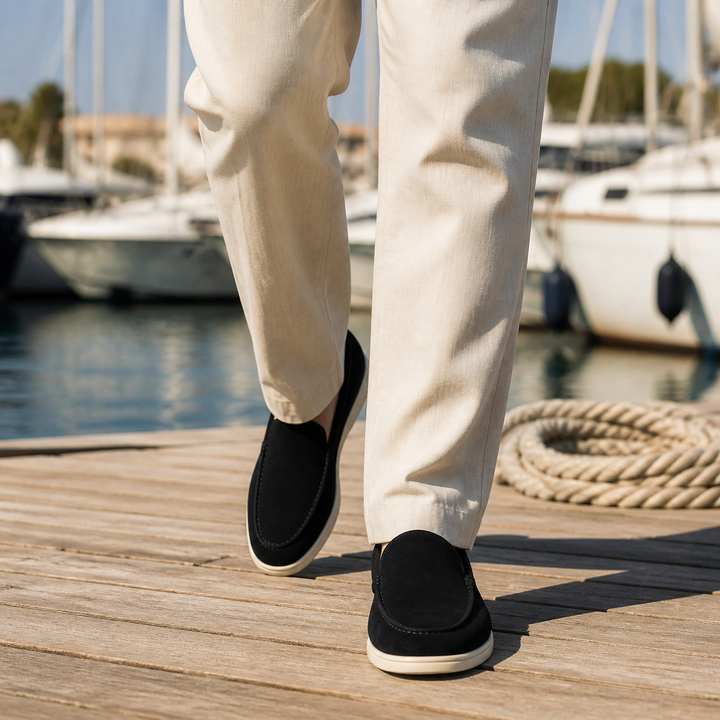 Herreloafers med rund tå, synlig stikning og flad lys sål