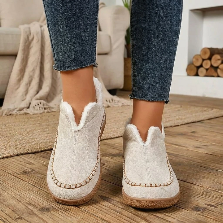 Dame loafers med pelskant, rund tå og flad struktureret sål