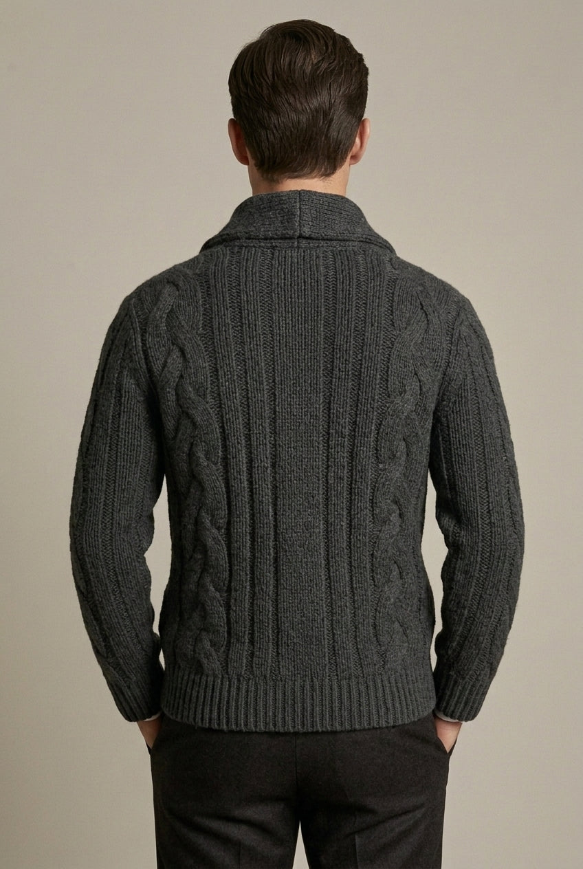 Herrecardigan med kabelstrik, sjalskrave, knapper og lange ærmer