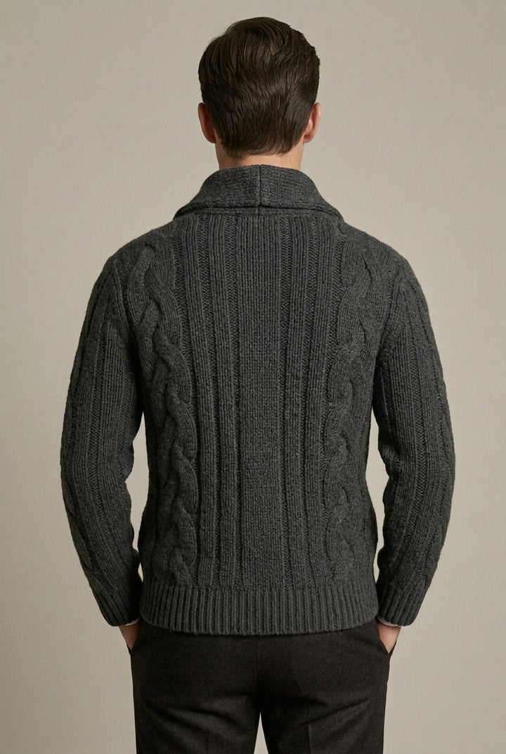 Herrecardigan med kabelstrik, sjalskrave, knapper og lange ærmer