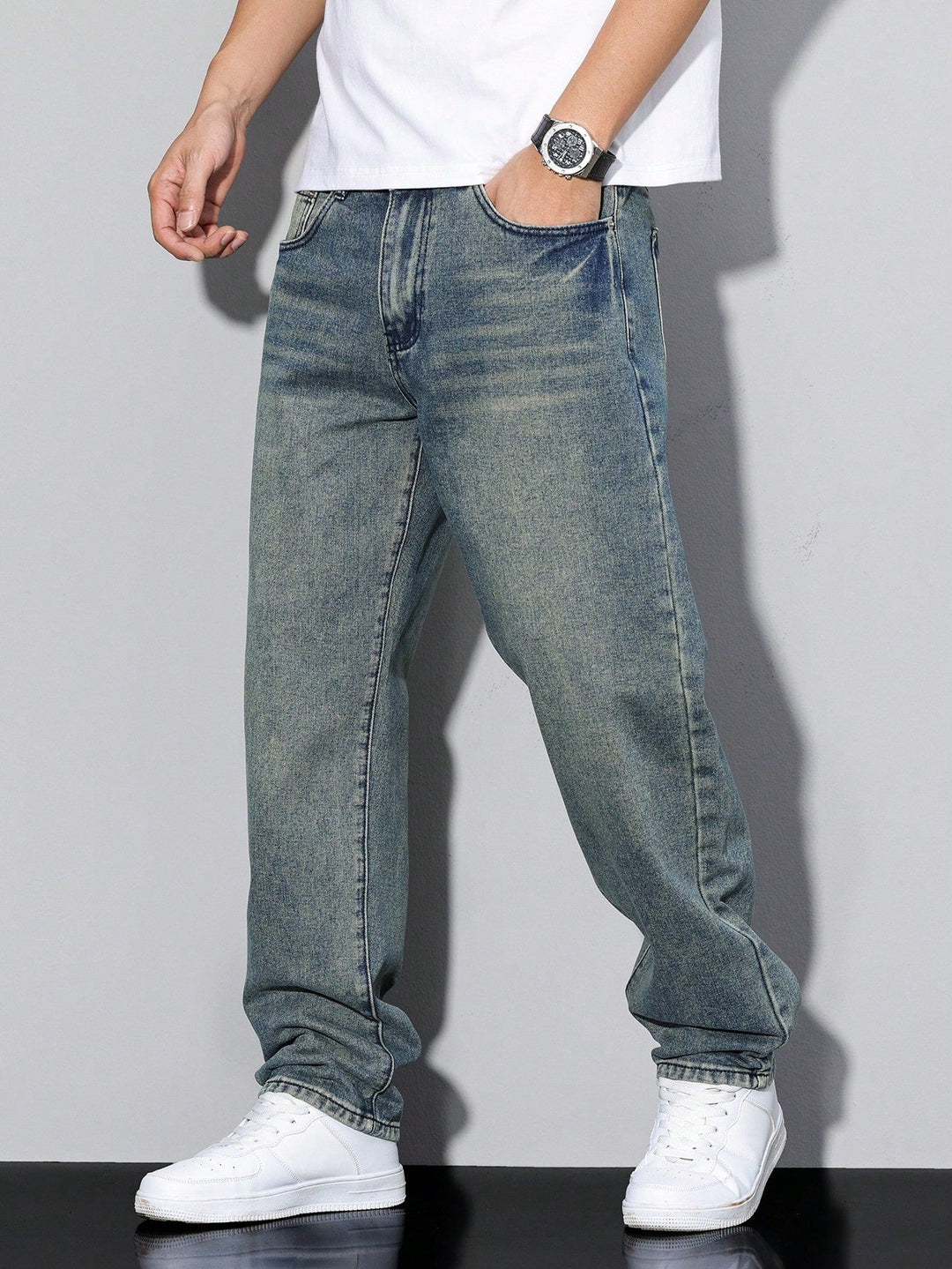 Herrejeans med lige ben, lange bukseben og fem lommer
