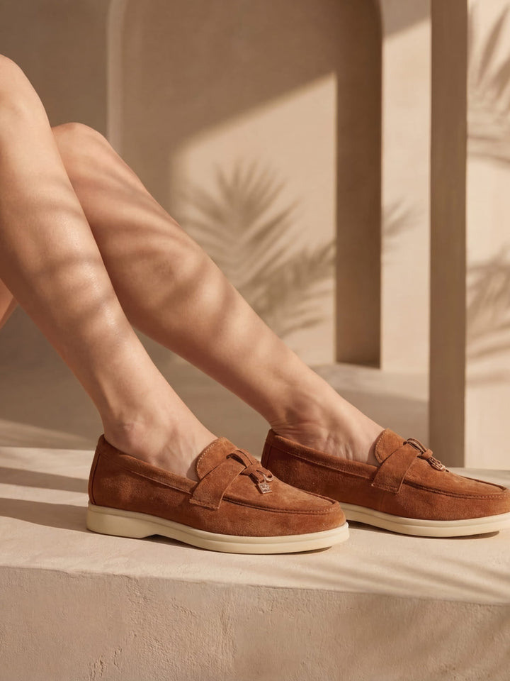 Dame loafers med rund tå, vristrem og flad lys sål