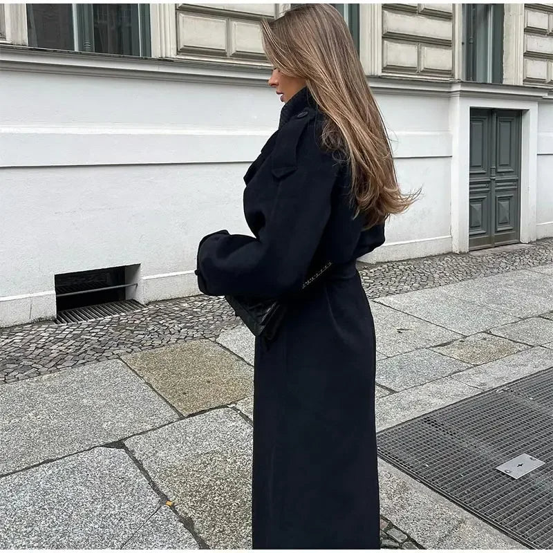 Sort dame trenchcoat med bindebælte og dobbeltradet front