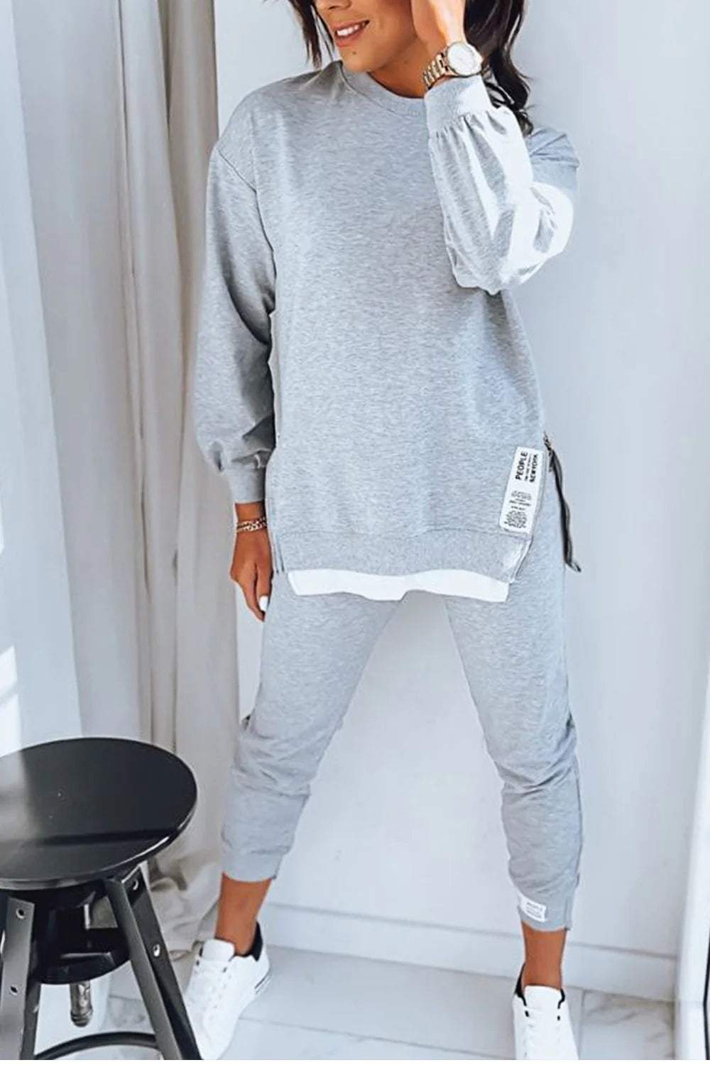 Damesæt med langærmet sweatshirt med rund hals og matchende bukser