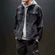 Herre denimjakke med lange ærmer, knaplukning og to brystlommer