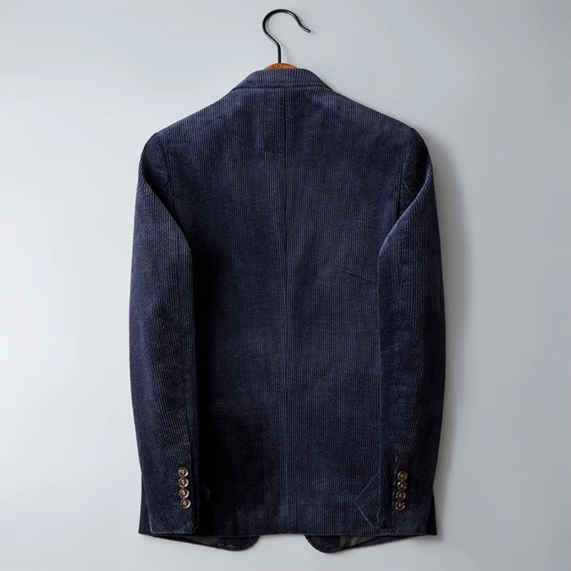Herreblazer med ribbet struktur, revers, to knapper og lommer