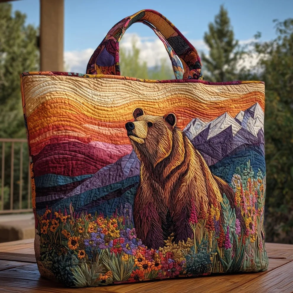 Quiltet shopper med dobbelt håndtag og dekorativt blomstret kunstmotiv