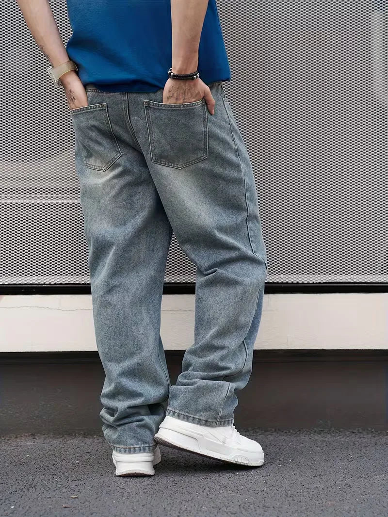Blå herrejeans med løs pasform og fem lommer