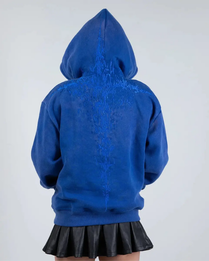 Dame hoodie med lynlås, hætte og broderet rygmotiv