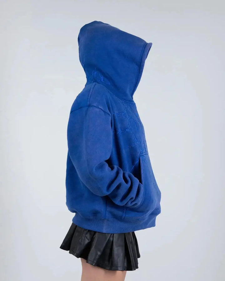 Dame hoodie med lynlås, hætte og broderet rygmotiv
