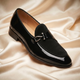 Loafers med blank overflade og metalspænde