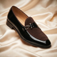 Loafers med blank overflade og metalspænde