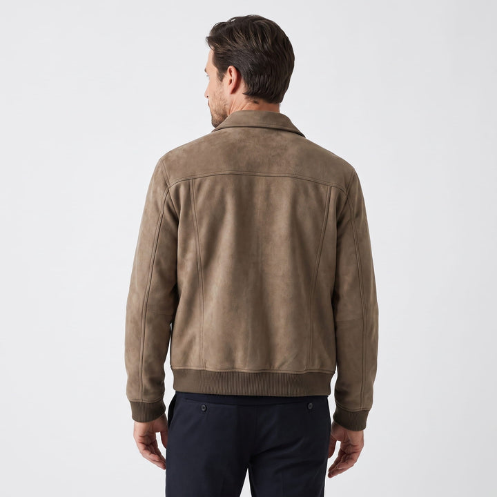 Herrejakke med skjortekrave, trykknapper, brystlommer og ribkanter