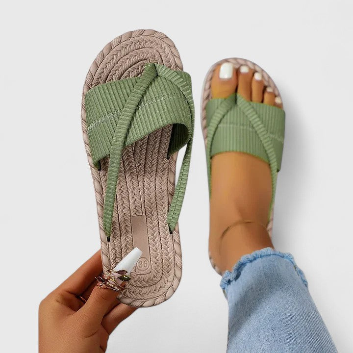 Espadrilsandal med krydsede remme og flettet jute-sål