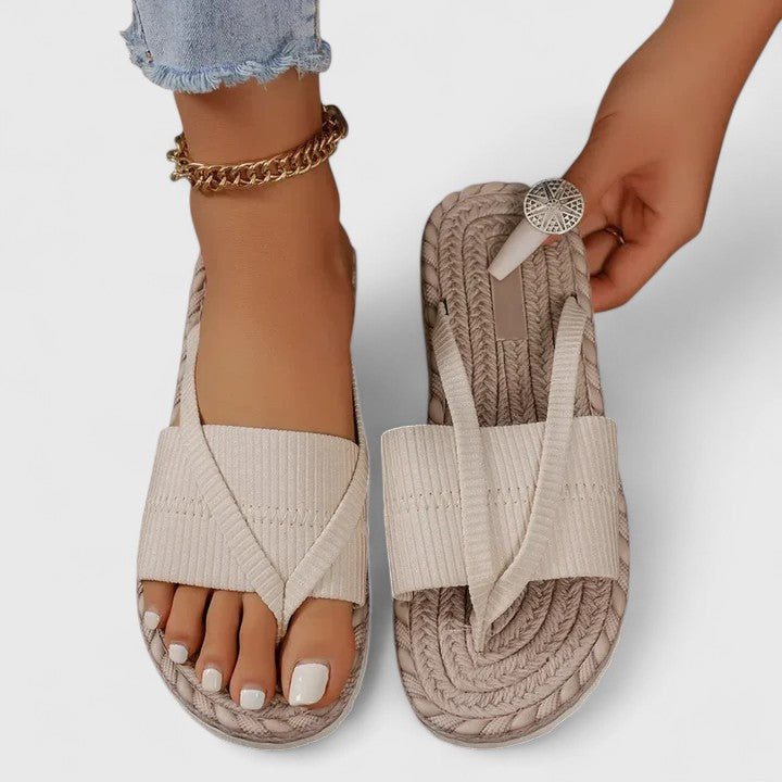 Espadrilsandal med krydsede remme og flettet jute-sål