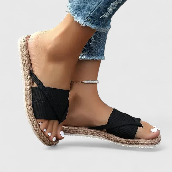 Espadrilsandal med krydsede remme og flettet jute-sål