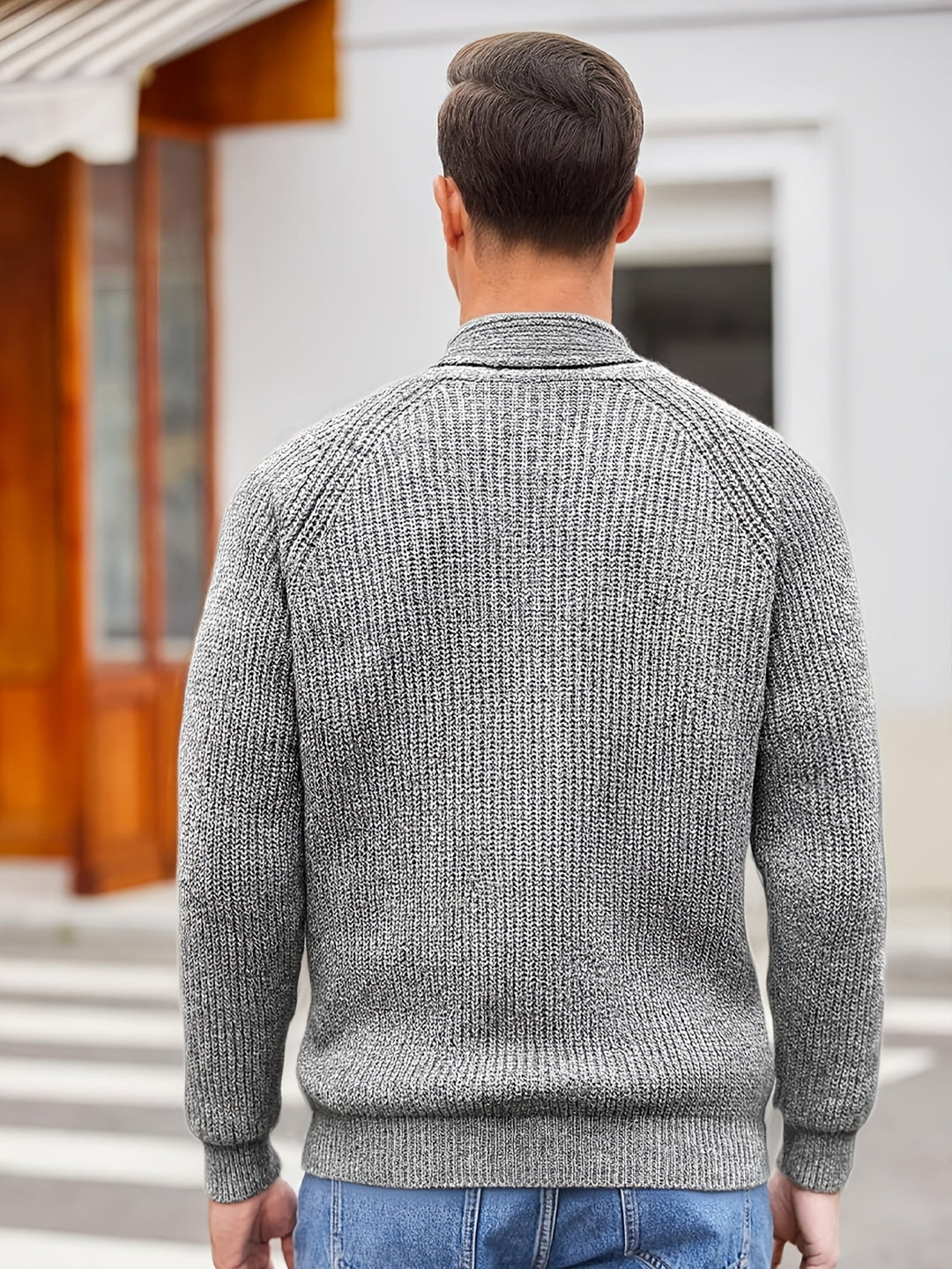 Herrecardigan i ribstrik med sjalskrave, knapper og forlommer