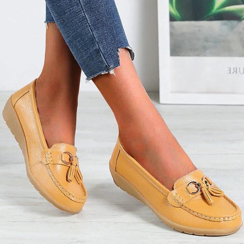 Dame loafers med metalbeslag, dekorative kvaster og flad lys sål