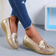 Dame loafers med metalbeslag, dekorative kvaster og flad lys sål
