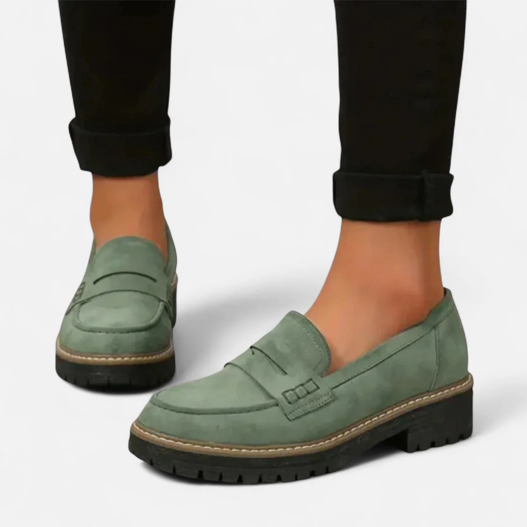 Dame loafers med penny-rem, rund tå og kraftig rillet sål