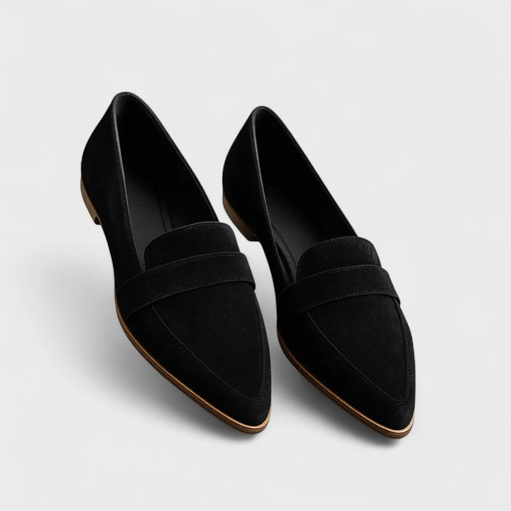 Dame loafers med spids tå, bred rem og lav hæl