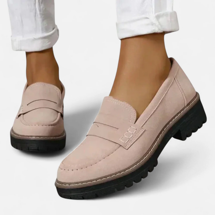 Dame loafers med penny-rem, rund tå og kraftig rillet sål