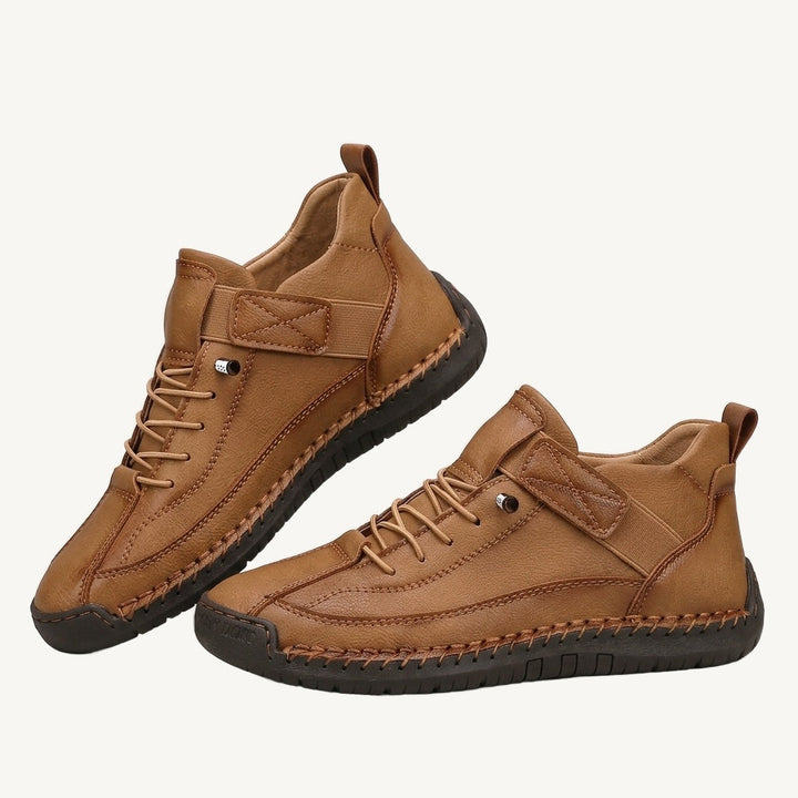 Højskaftede damesneakers med snørebånd, rem og flad sål