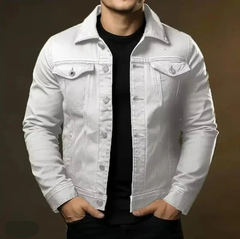 Herre denimjakke med krave, lange ærmer, knaplukning og brystlommer