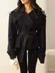 Trench corto da donna con cintura, revers ampi e maniche lunghe