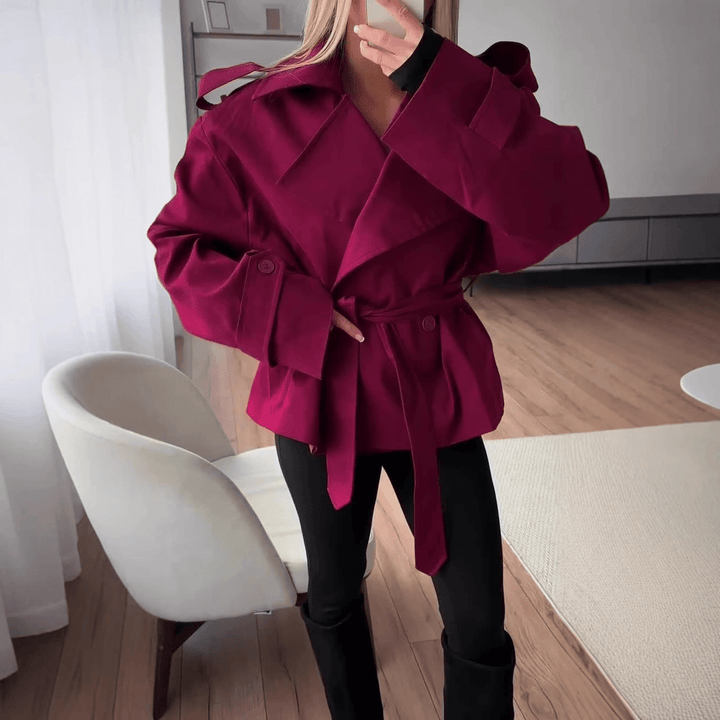 Trench corto da donna con cintura, revers ampi e maniche lunghe